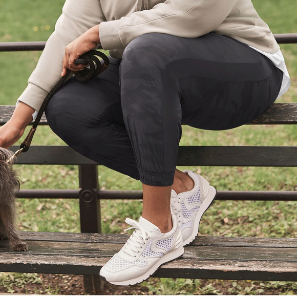 Athleta Brooklyn Jogger Pants 2 Black Camo Lined High Rise Tapered Stretch - Picture 1 of 16